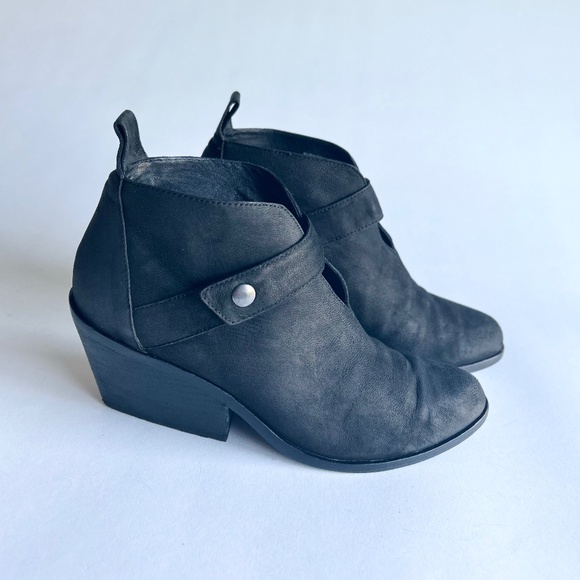 Eileen Fisher Black Waterproof Genuine Leather Ankle Boots size 8.5 - Picture 1 of 15